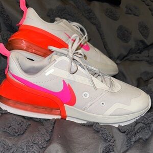 Women's Nike Airmax - Size 9